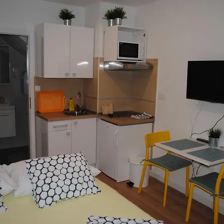 On The Square Apartamento Makarska