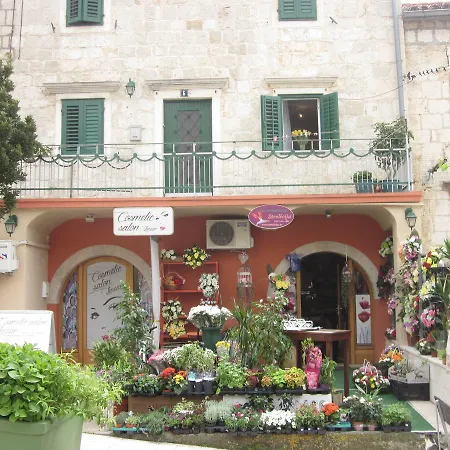 On The Square Makarska
