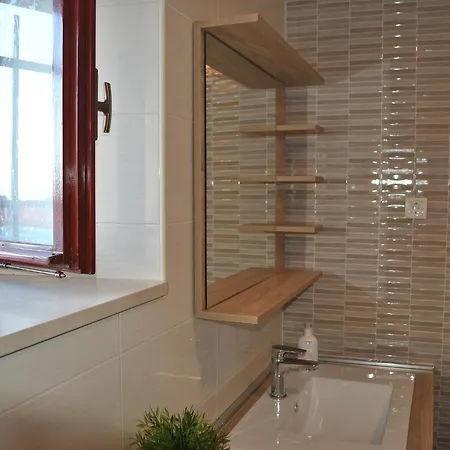 On The Square Apartamento Makarska