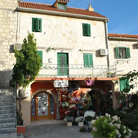 Apartment On The Square *