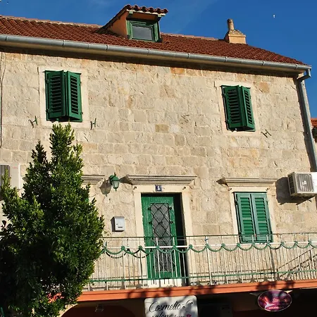 Apartment On The Square Makarska